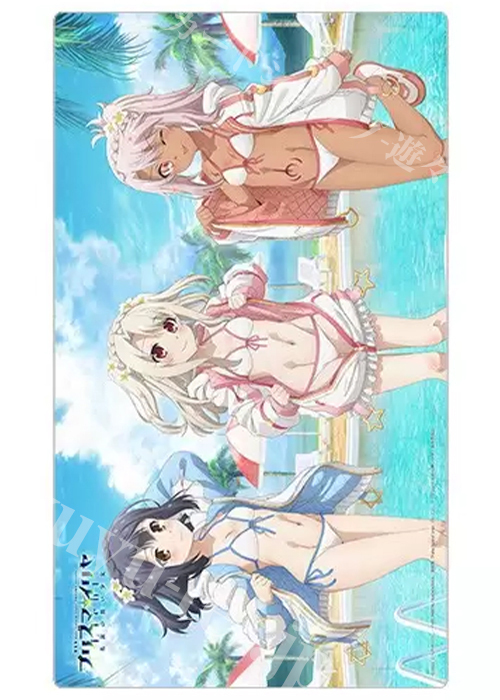 劇場版「Fate/kaleid liner プリズマ☆イリヤ Licht 名前の無い少女」 描き下ろしラバーマット『イリヤ＆美遊＆クロエ／夏』  (12月中旬 発売) | 販売 | サプライ | トレカの買取・通販ならカードショップ -遊々亭-